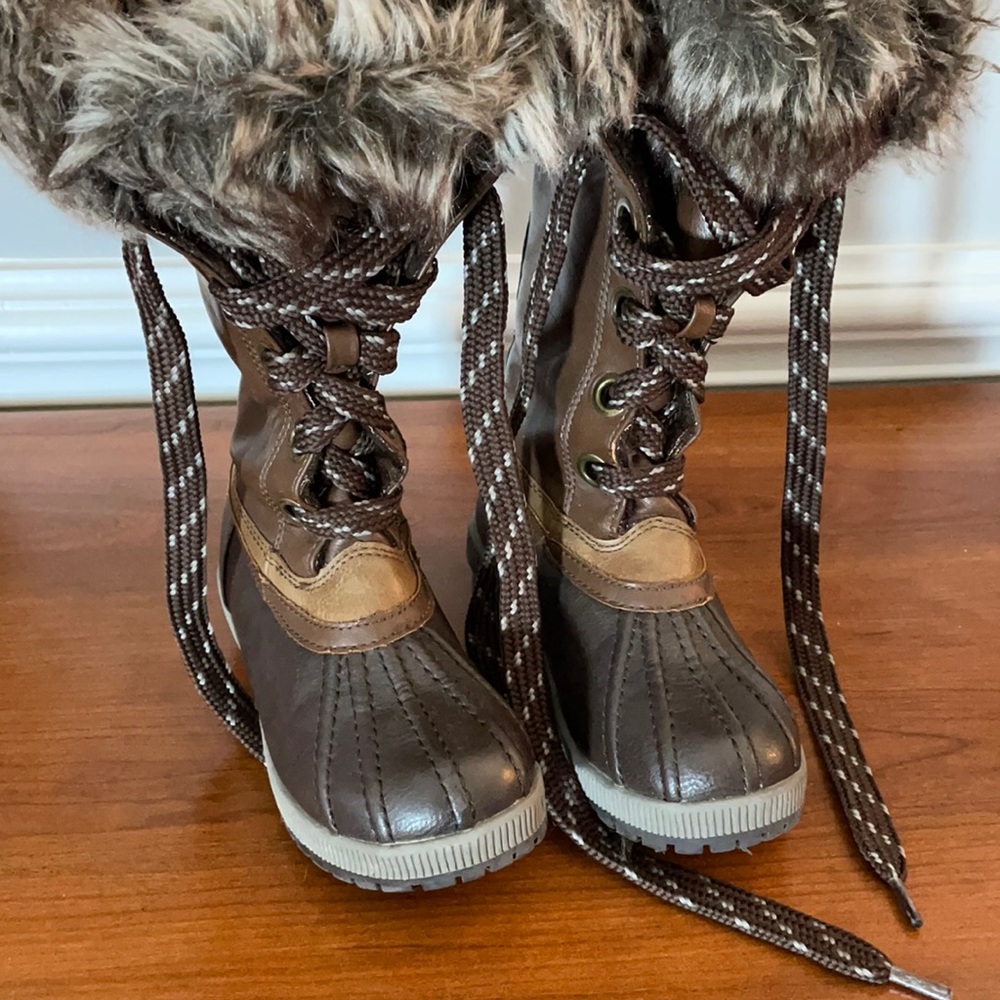 London Fog Girls Boots with the Fur 😎